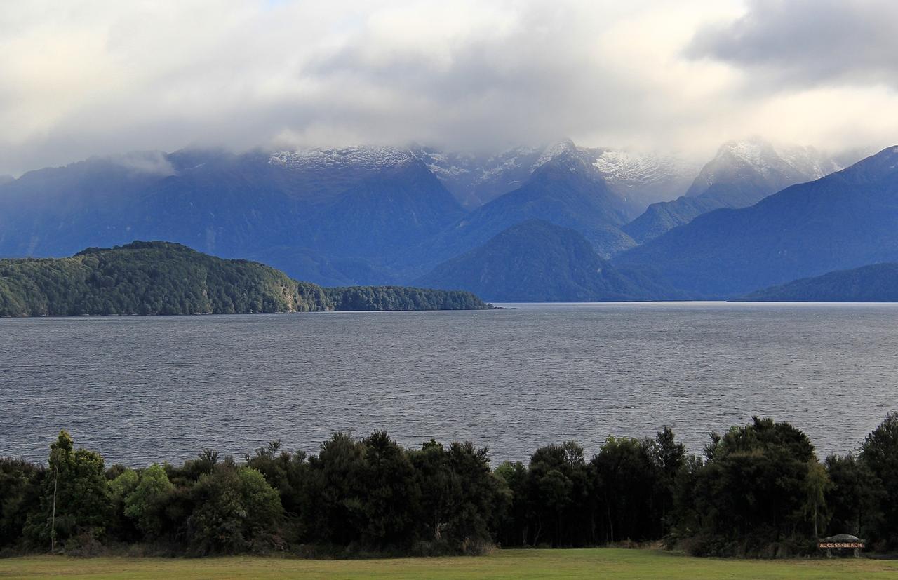 Te Anau Manapouri Lake Hotel Екстер'єр фото