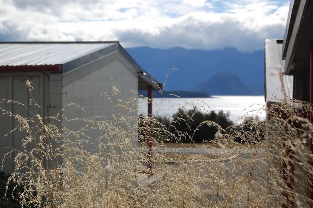 Te Anau Manapouri Lake Hotel Екстер'єр фото