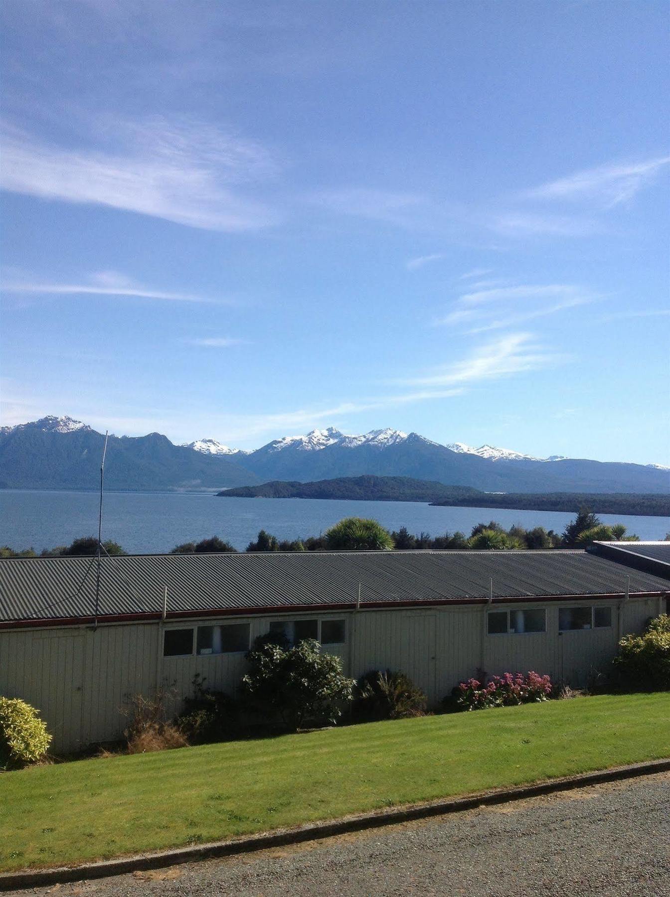Te Anau Manapouri Lake Hotel Екстер'єр фото