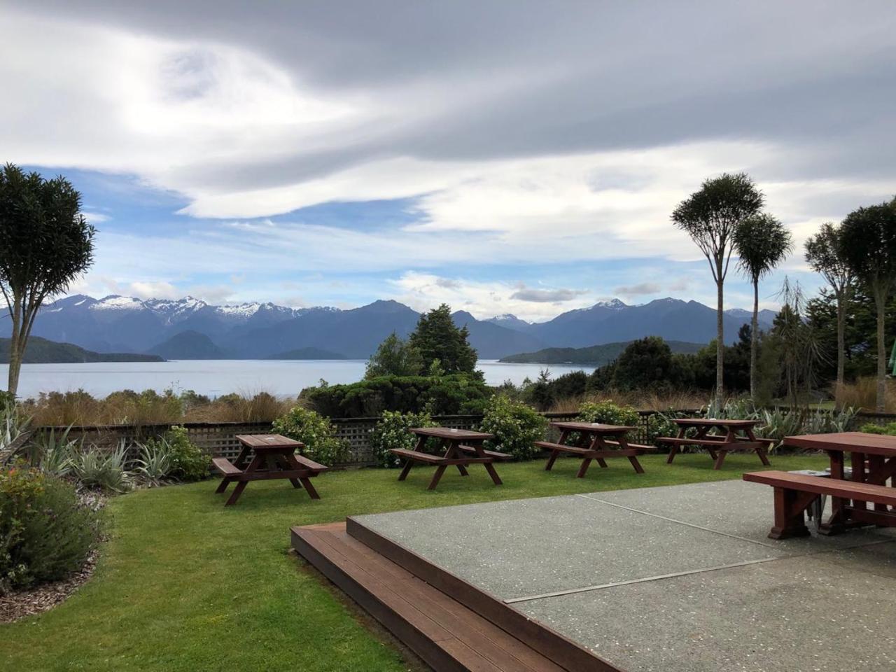 Te Anau Manapouri Lake Hotel Екстер'єр фото