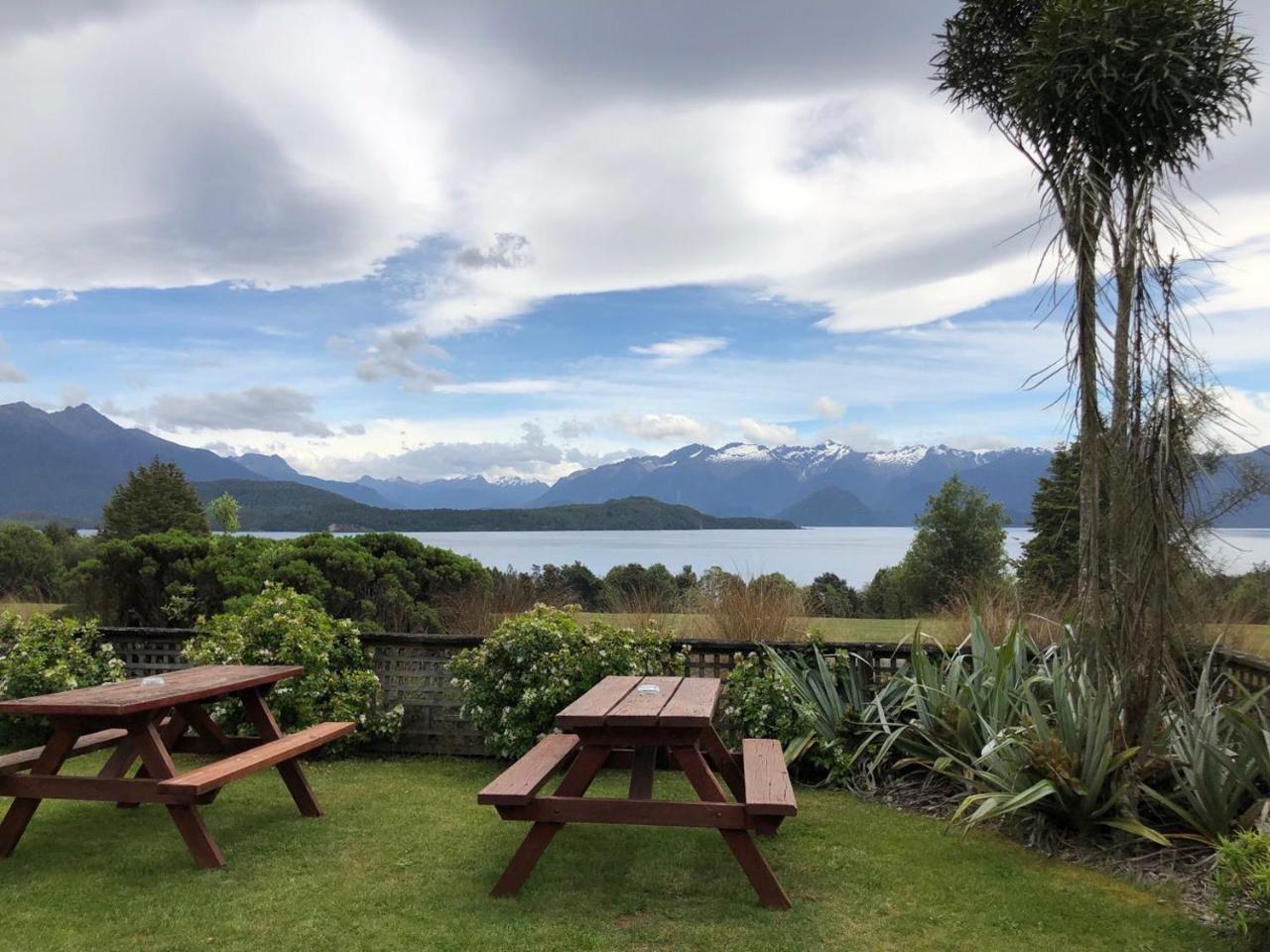 Te Anau Manapouri Lake Hotel Екстер'єр фото