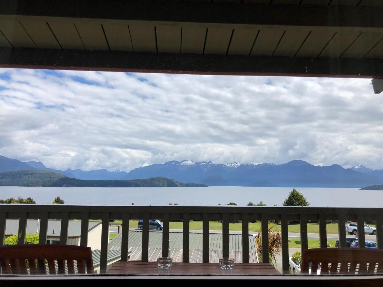 Te Anau Manapouri Lake Hotel Екстер'єр фото