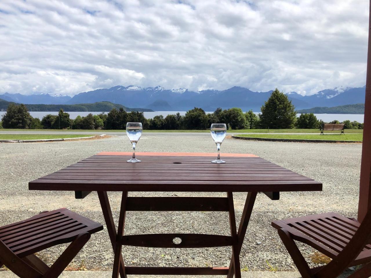 Te Anau Manapouri Lake Hotel Екстер'єр фото
