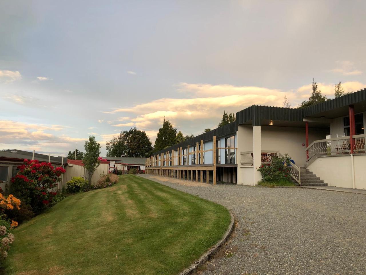 Te Anau Manapouri Lake Hotel Екстер'єр фото