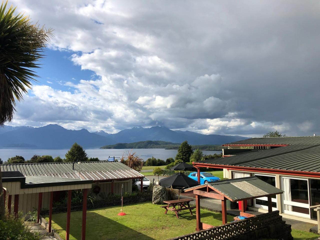 Te Anau Manapouri Lake Hotel Екстер'єр фото