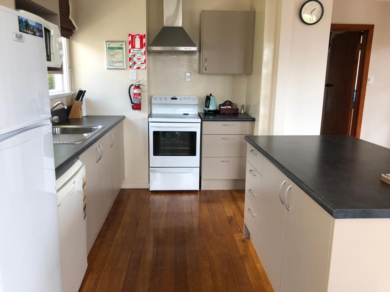 Te Anau Manapouri Lake Hotel Екстер'єр фото