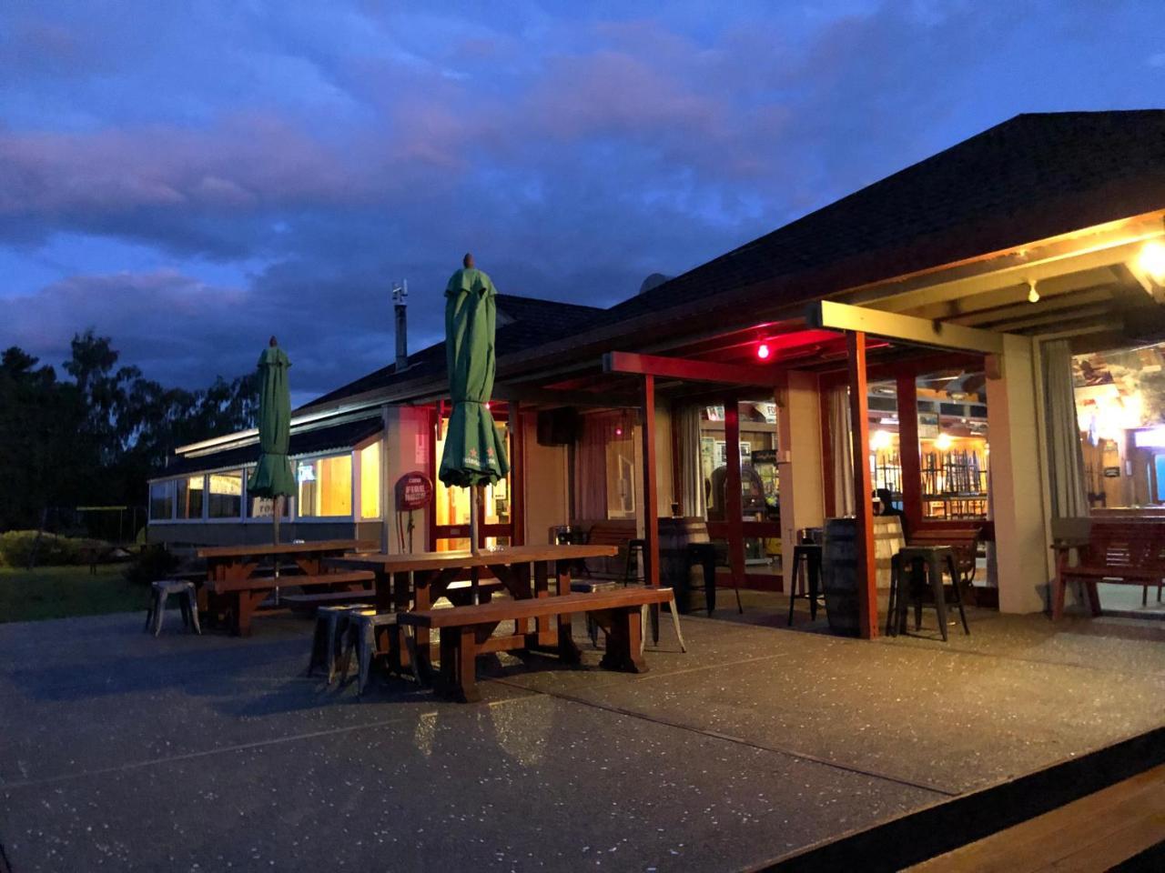 Te Anau Manapouri Lake Hotel Екстер'єр фото