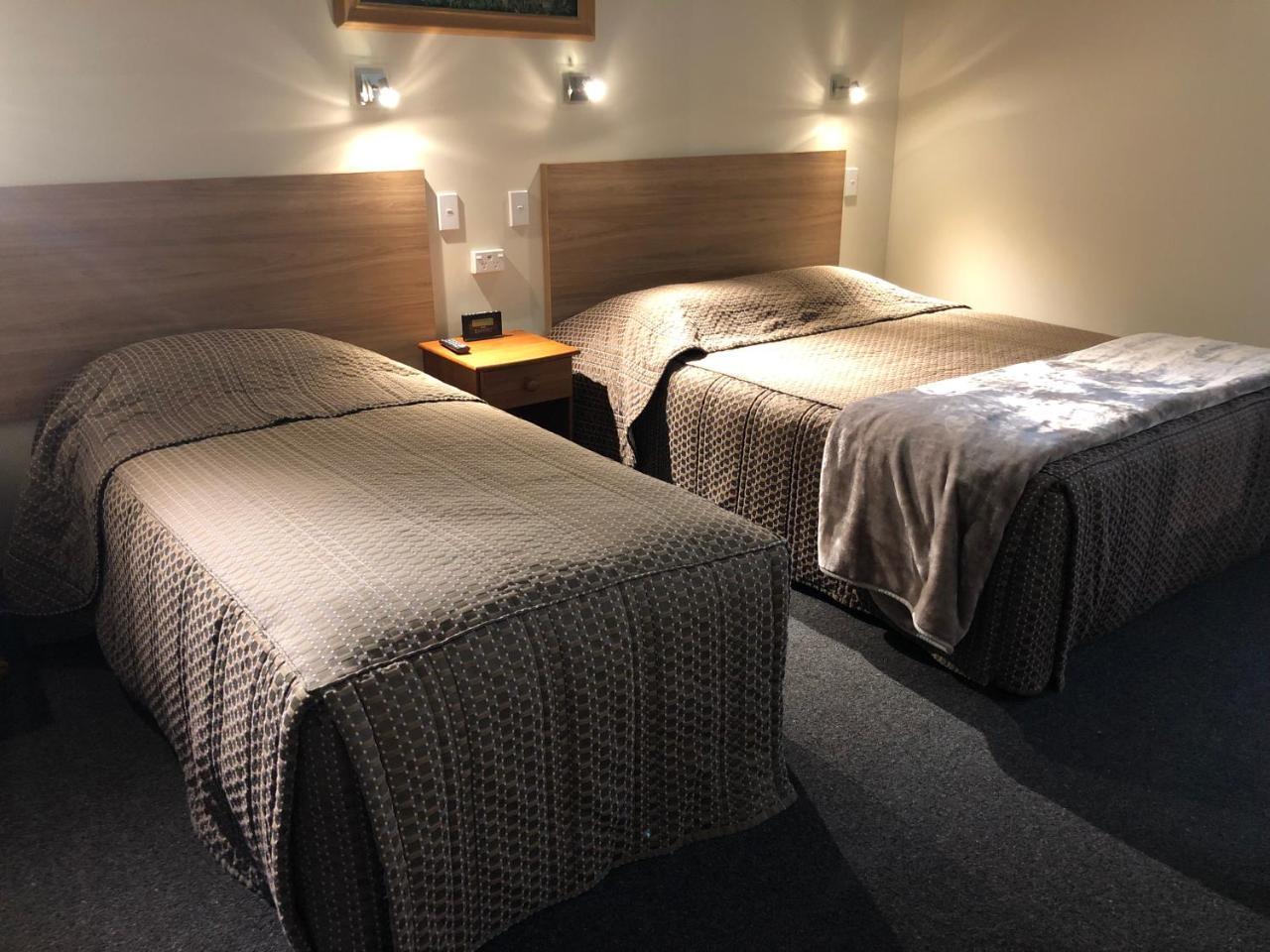Te Anau Manapouri Lake Hotel Екстер'єр фото