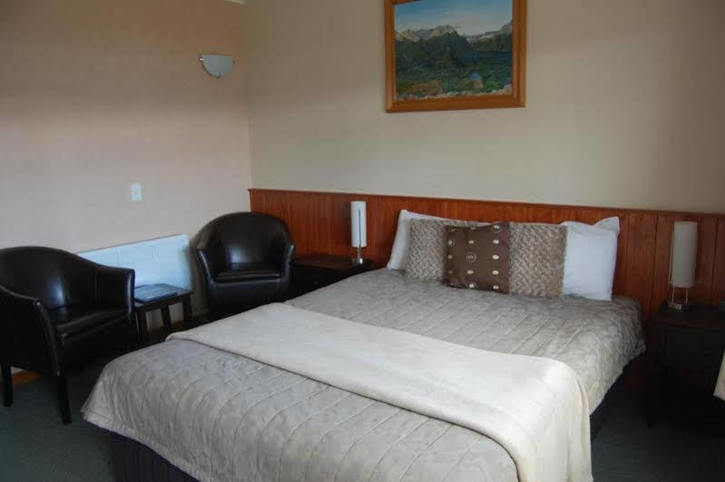 Te Anau Manapouri Lake Hotel Екстер'єр фото